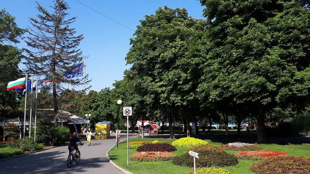 Apartments Flora Burgas 0*,
