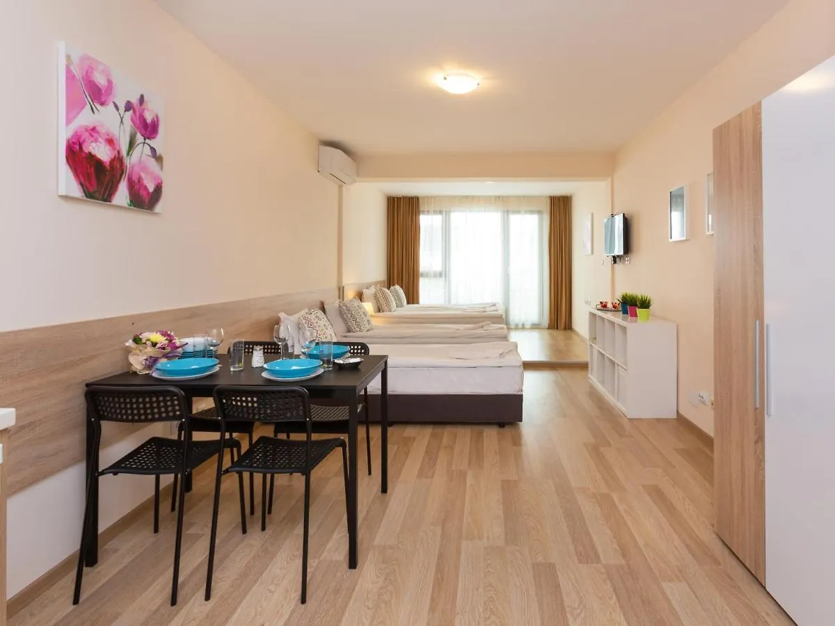 Apartments Flora Burgas 0*,